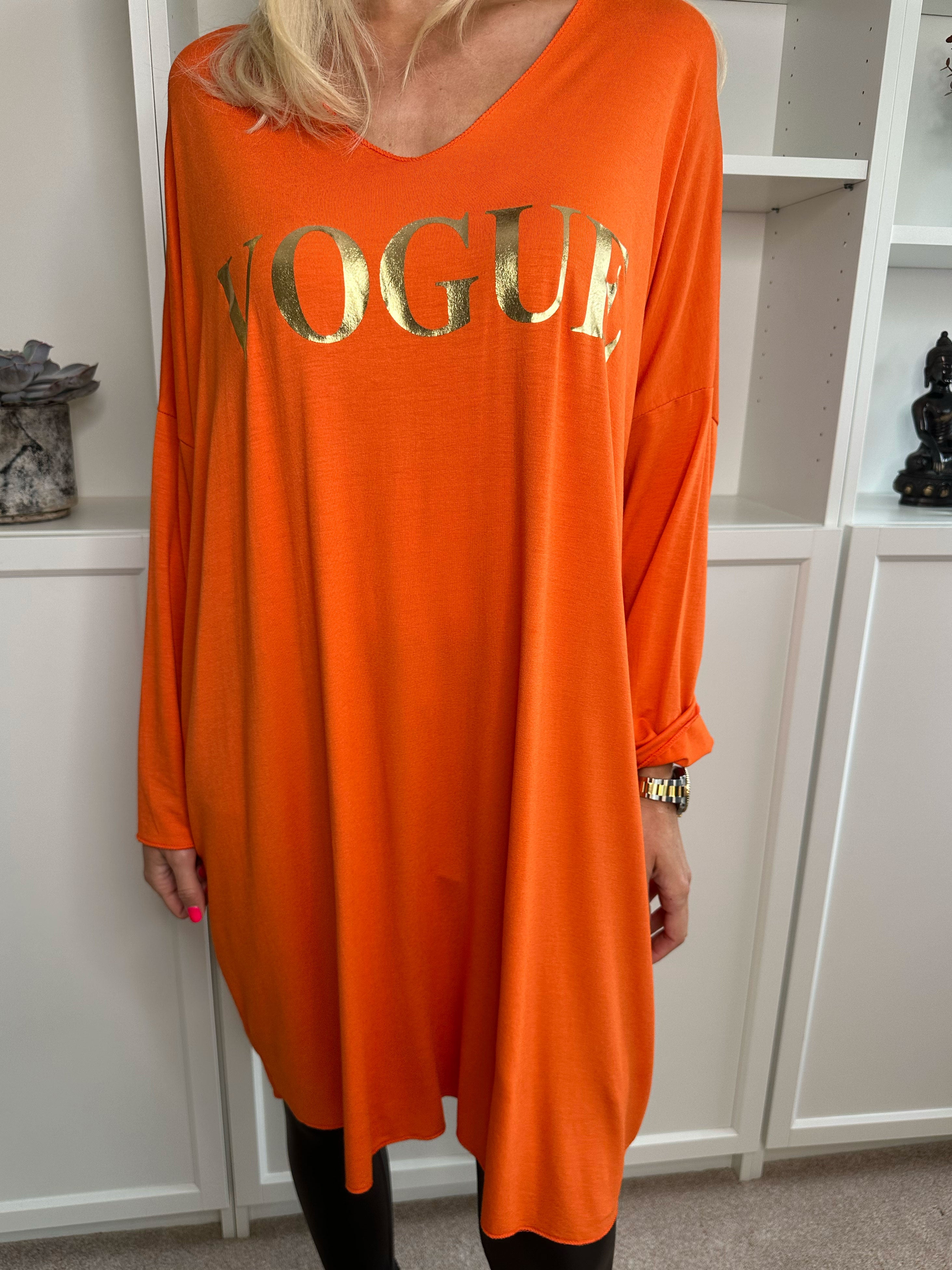 Vogue Long Sleeve - Langærmet kjole i viskose med guld skrift